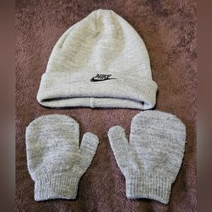 Nike Toddler Hat And Gloves Gray Color - EUC